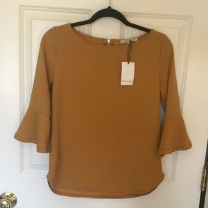 NWT Green Envelope Mustard Top M
